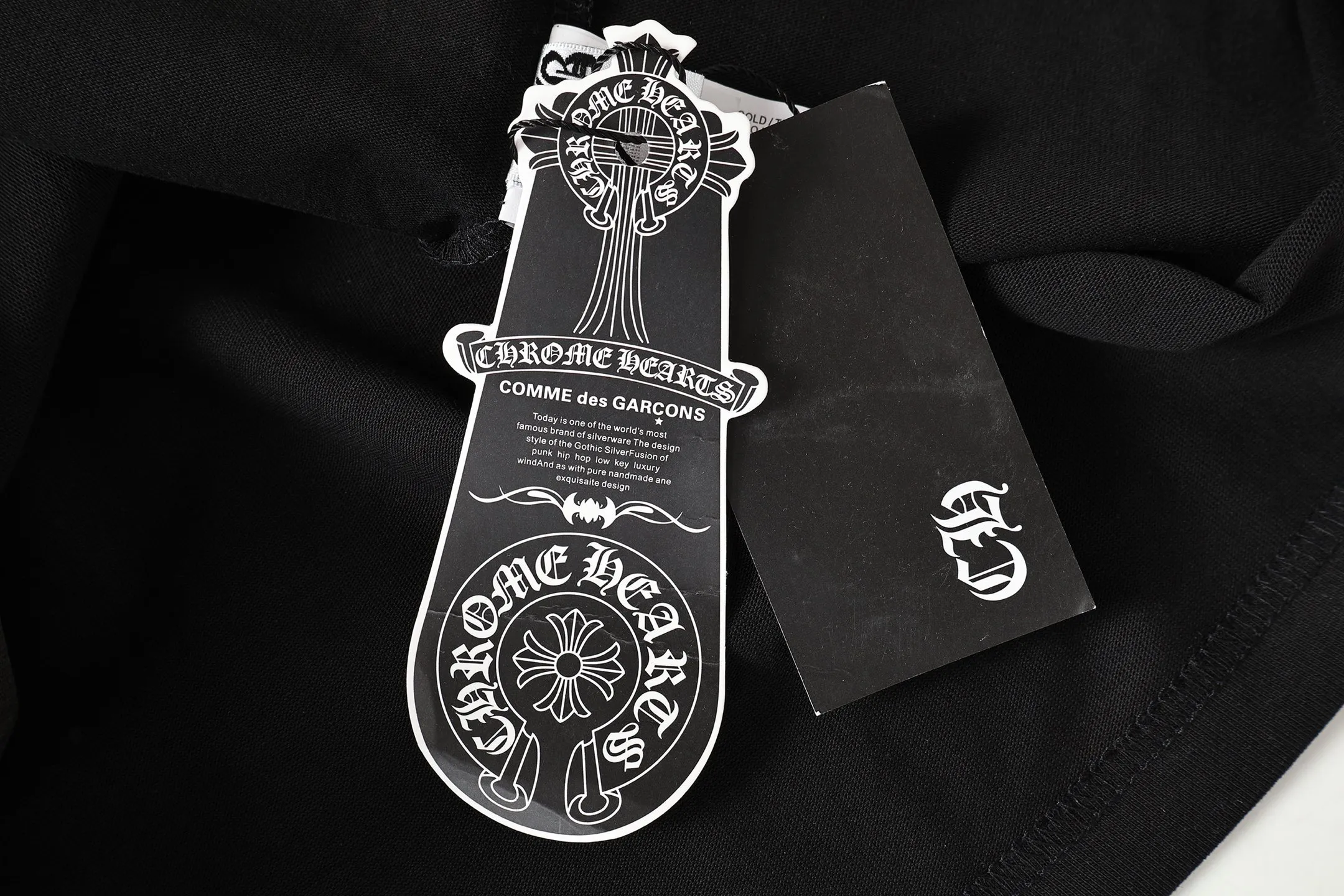 P150 Cross-border model, please do not place an order if you are pursuing quality - Chrome Hearts/Chrome Hearts joint Off white cross-leather short-sleeved T-shirt - High weight, high density, high quality, soft, delicate and skin-friendly wool, soft and silky to the touch, excellent warmth and skin-friendly properties - Custom-woven and custom-dyed, no color difference, no matter the fabric or workmanship details, beat the ordinary version on the market -Colour: black white -Size: S M L XL